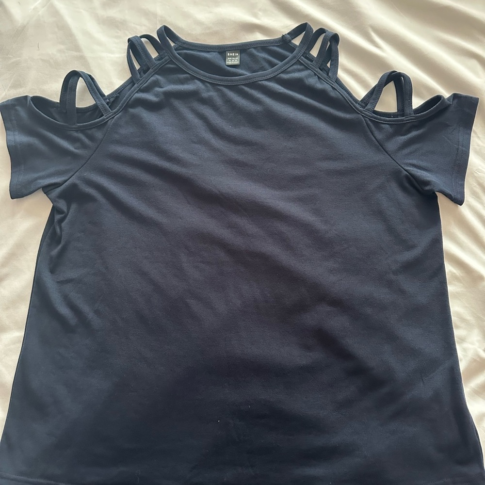 “Cold shoulder “ cris cross blouse